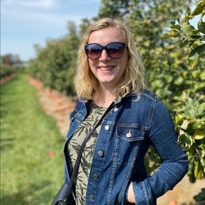 Meet your Posher, Lauren